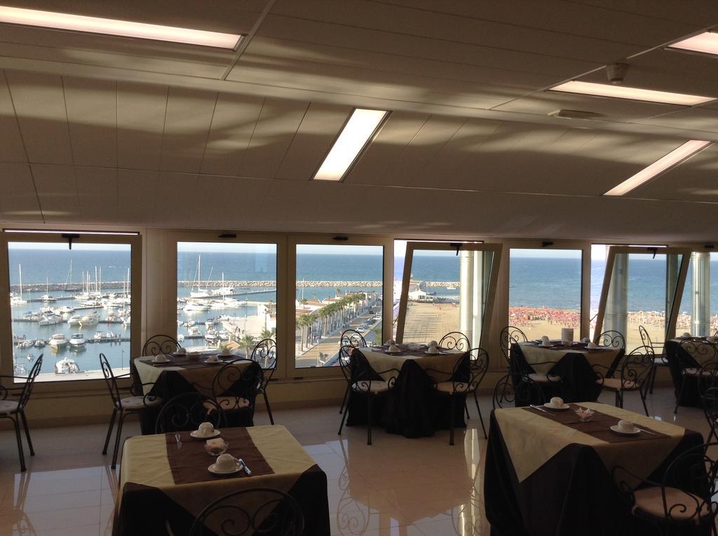 Hotel Borgo Marina ローディ・ガルガーニコ エクステリア 写真