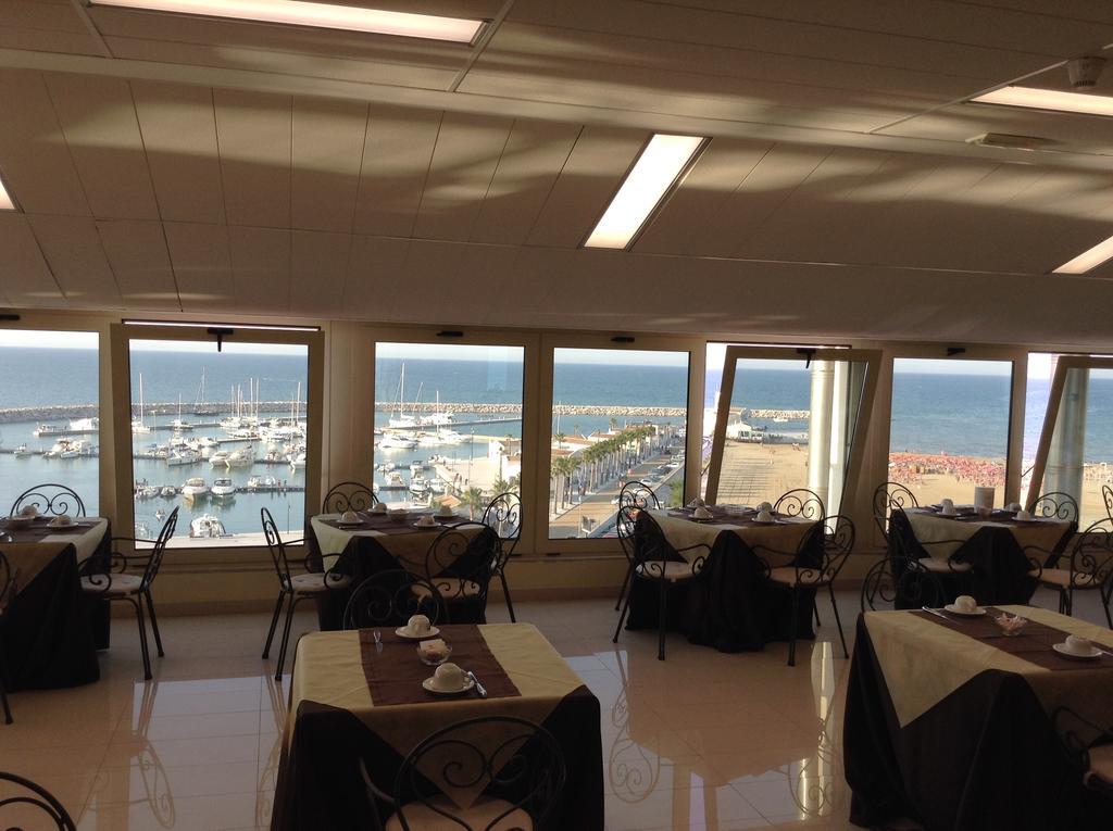 Hotel Borgo Marina ローディ・ガルガーニコ エクステリア 写真