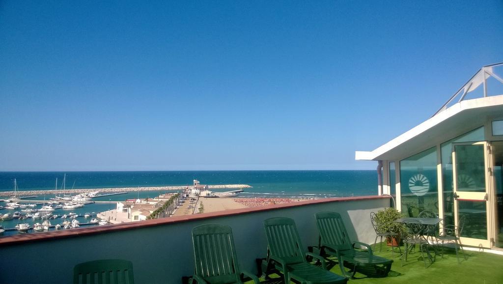 Hotel Borgo Marina ローディ・ガルガーニコ エクステリア 写真
